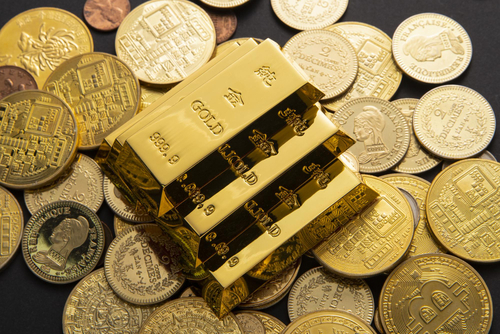 الذهب يتراجع بعد بيانات أمريكية قوية مع ترقب المستثمرين لقرار الفيدرالي